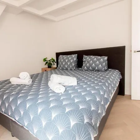 Cozy One Bedroom At Centrum Apartment